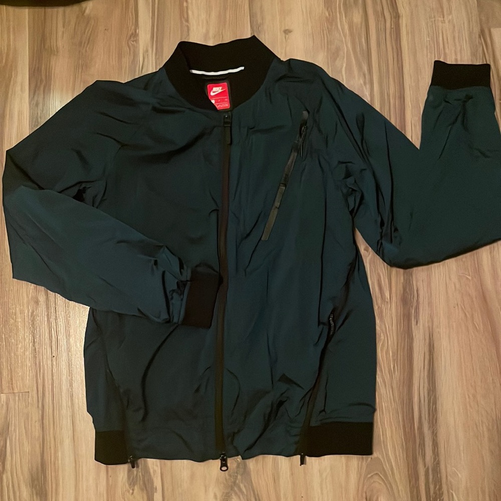 NIKE reflective runners jacket